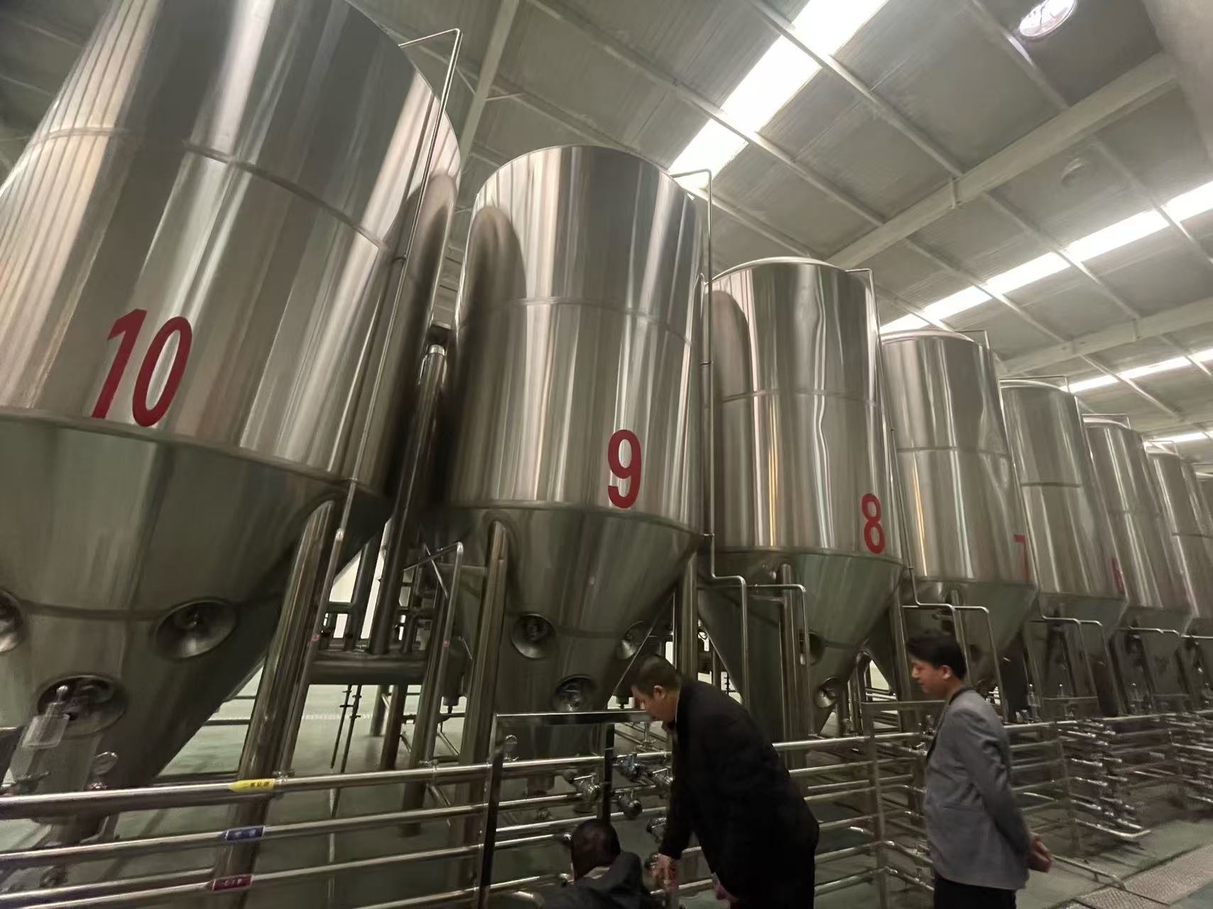 宜春精酿啤酒设备厂—平面布置、设备设计、制造、调试、培训等一条龙服务
